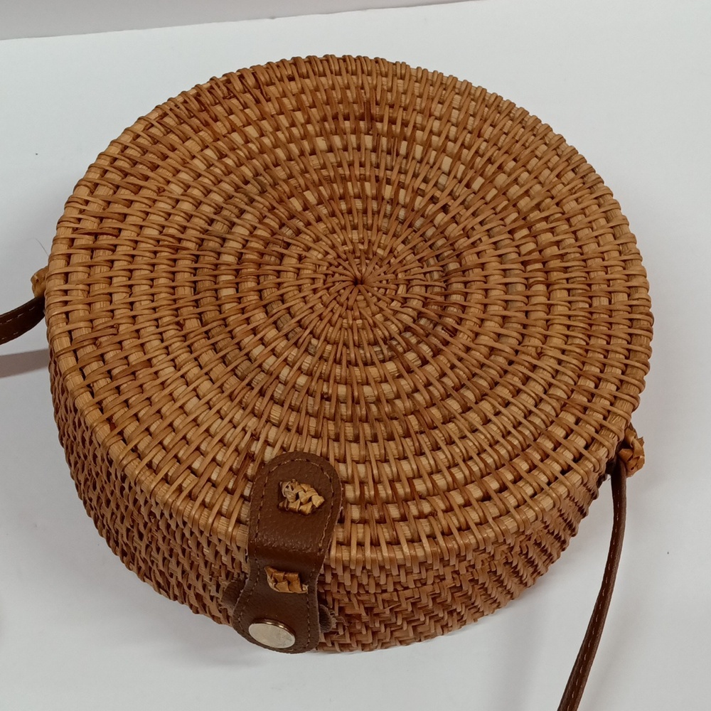 NWOT Round Wicker Crossbody Bag - Picture 3 of 8